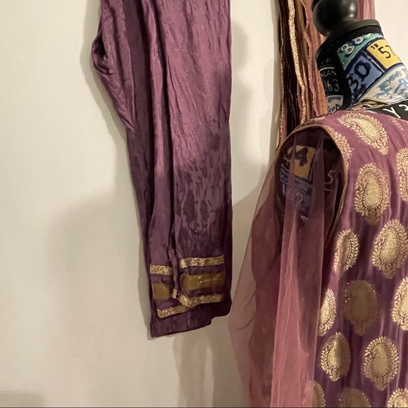 Purple & Gold Salwar Kameez Indian 3-Piece Set – Punjab/Pakistan Style - Picture 3 of 9